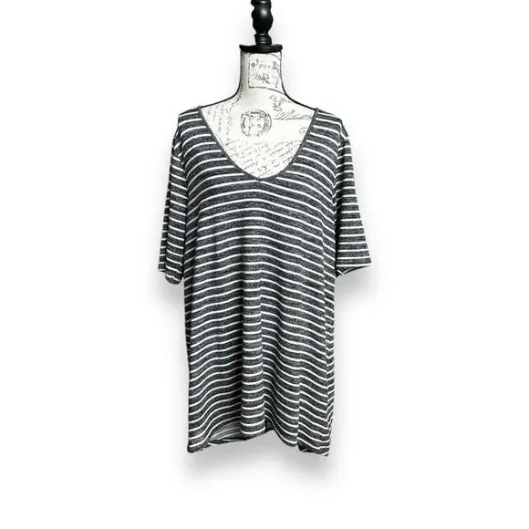 Torrid Item 16150259 Super Soft Stripe V-Neck High Low Tunic Gray White Size 2 - Picture 1 of 6